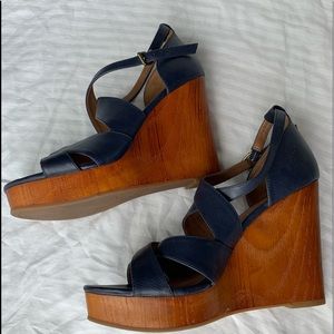 Lucky Brand Laken wedge size 7
